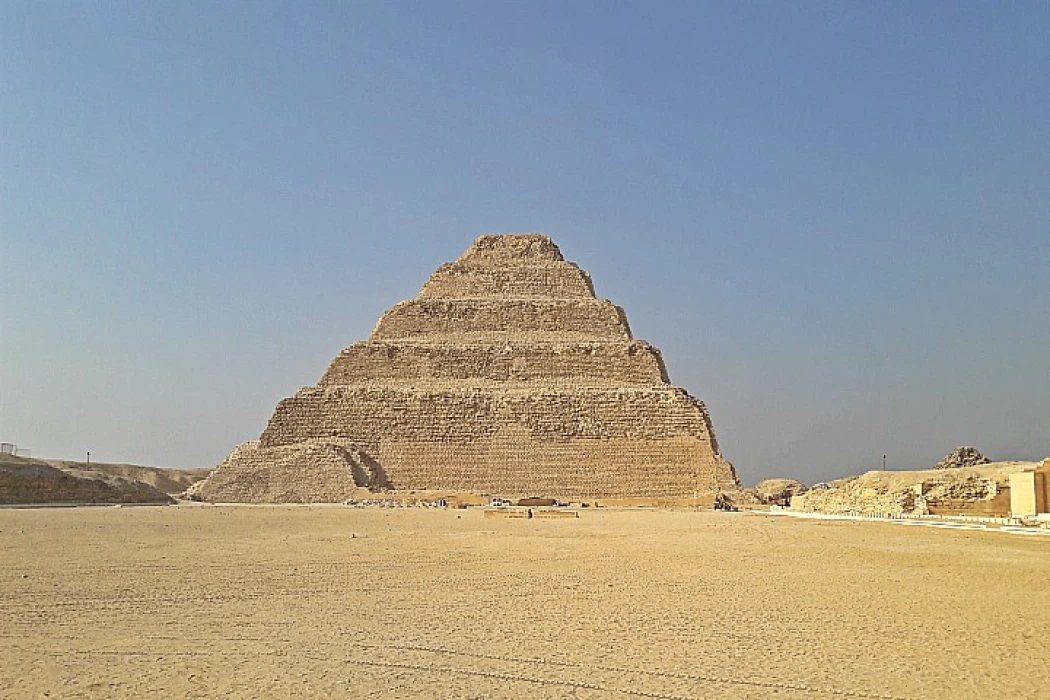 Sakkara-Stufenpyramide in Gizeh